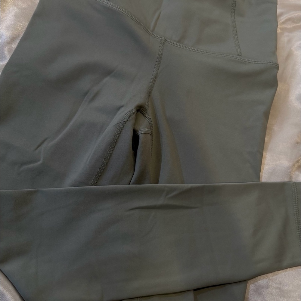 High-Waist Leggings in Olive Green